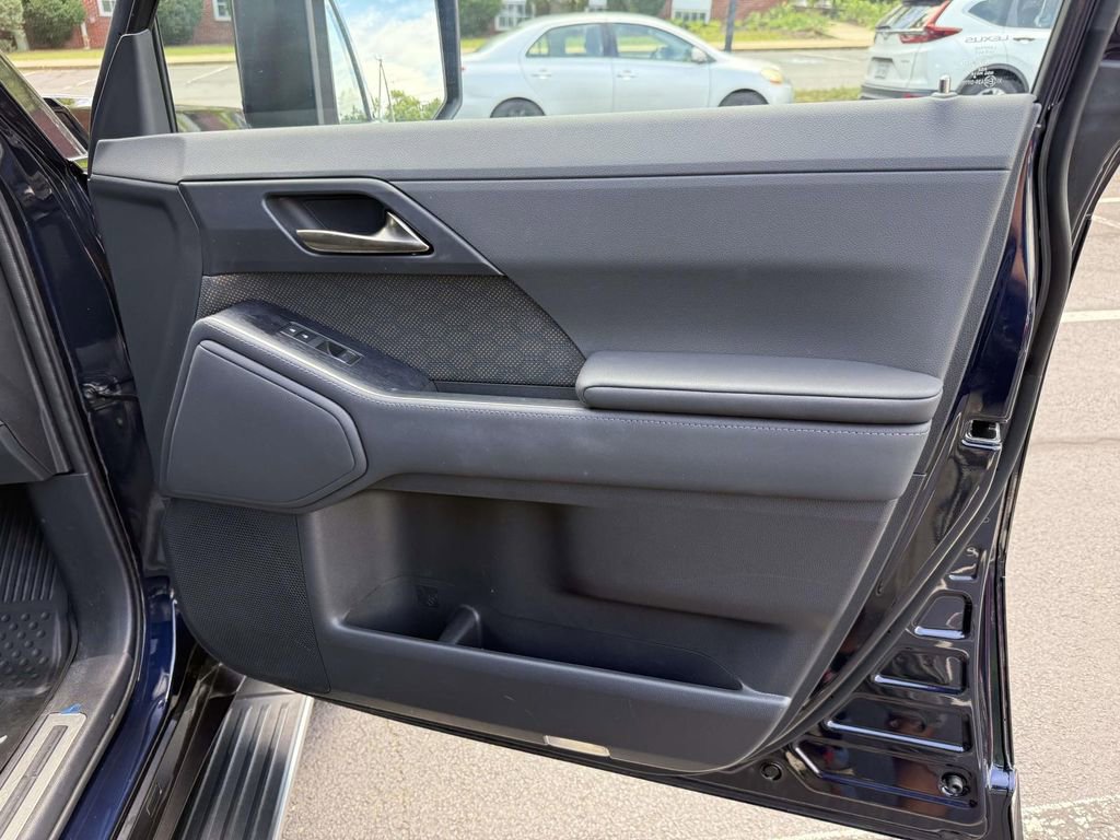 Used 2025 Lexus GX 550 w/ Accessory Package (2T) AWD/4WD image 15