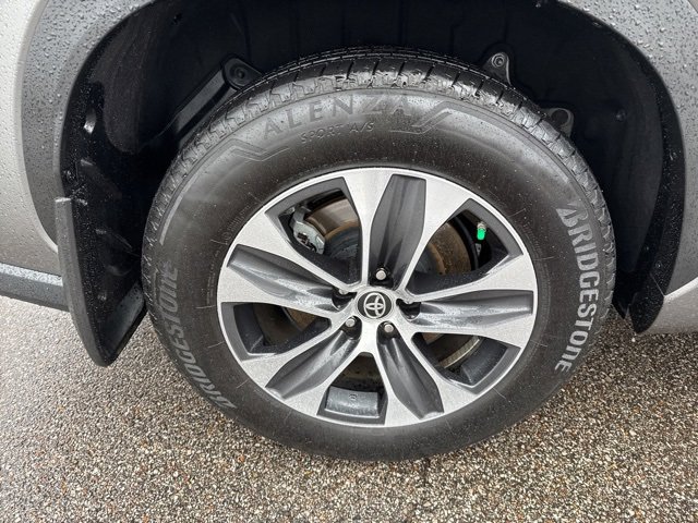 Used 2025 Toyota Highlander XLE image 14