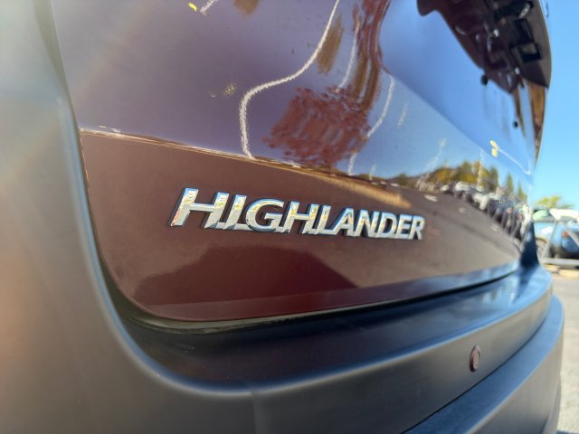 Used 2014 Toyota Highlander Limited w/ Driver Technology Package AWD/4WD image 24
