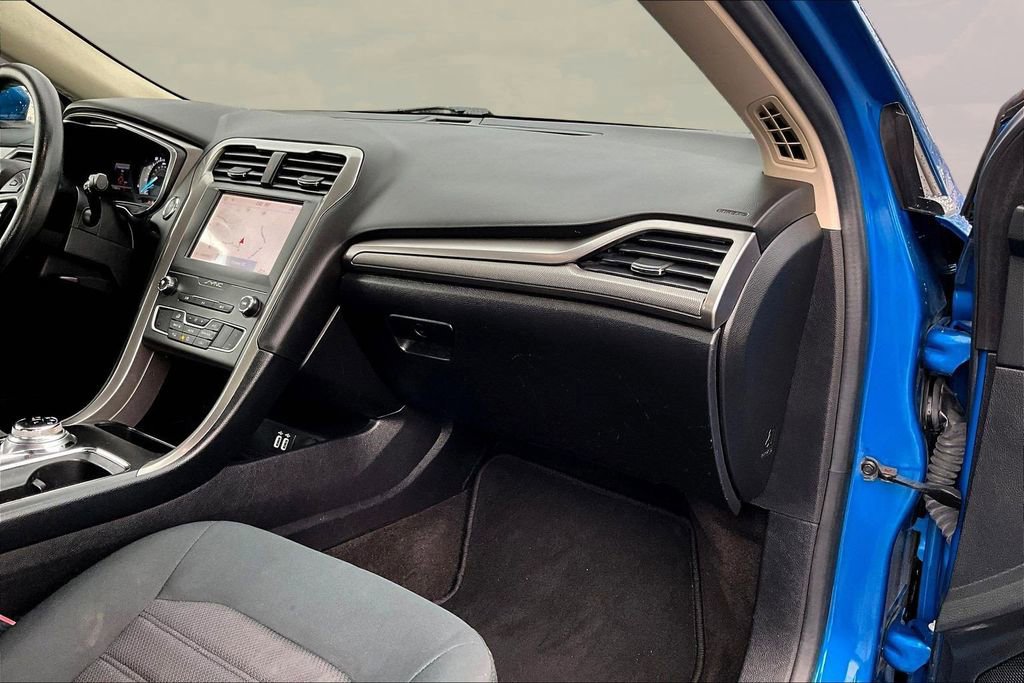 Used 2020 Ford Fusion SE image 28
