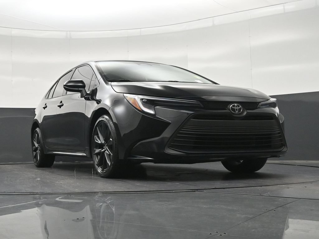 Used 2026 Toyota Corolla LE FWD image 30