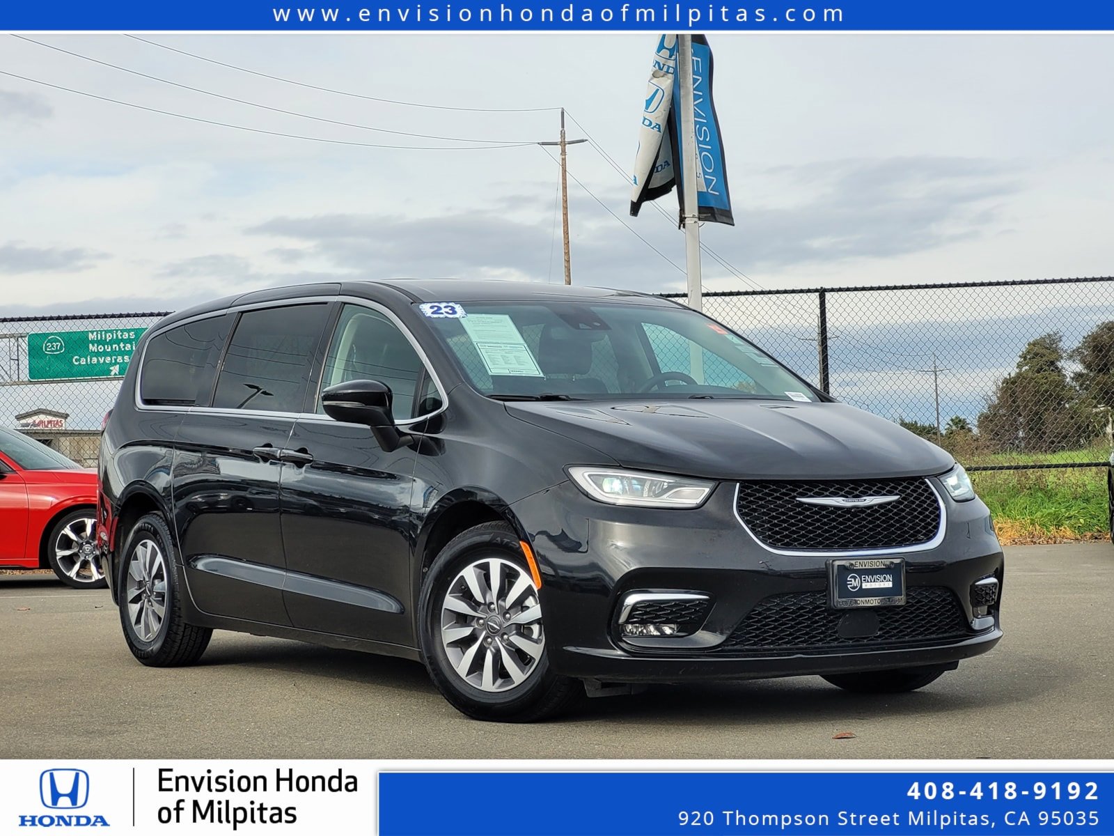 Used 2023 Chrysler Pacifica Touring-L