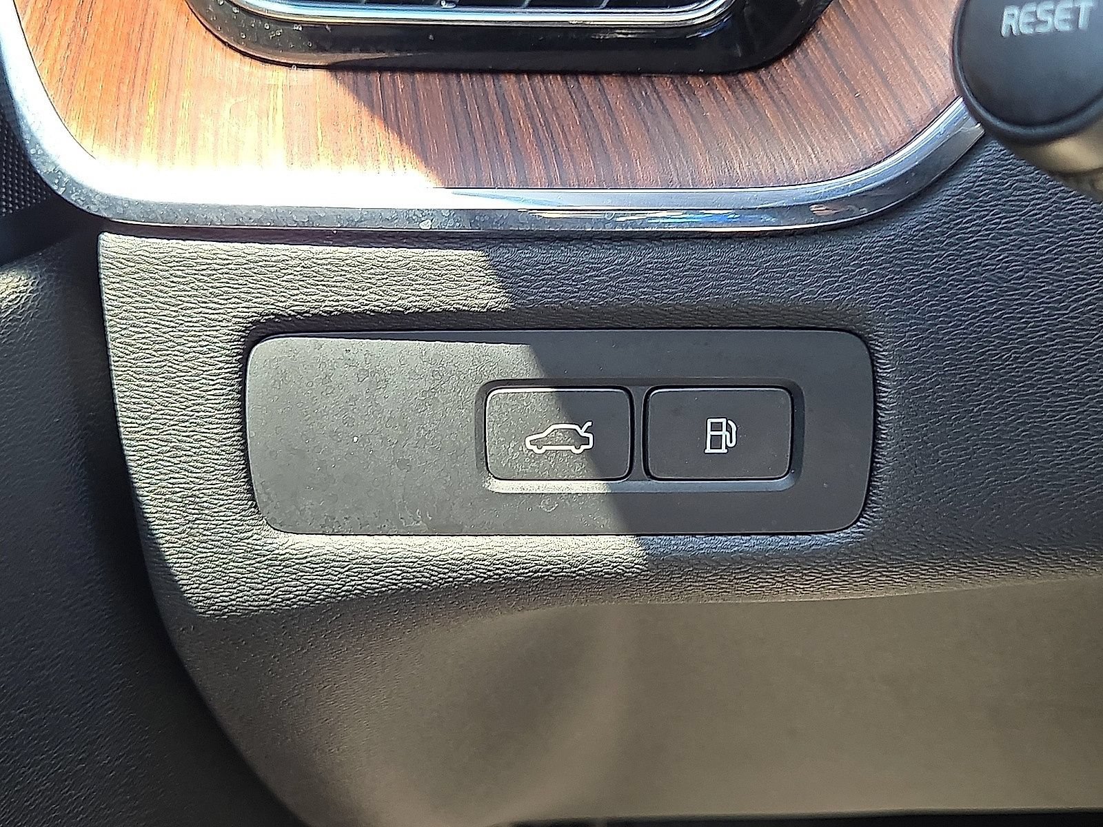 Used 2023 Volvo XC60 T8 Plus AWD/4WD image 25
