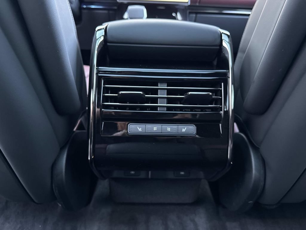 New 2026 Land Rover Range Rover Sport Dynamic SE AWD/4WD image 17