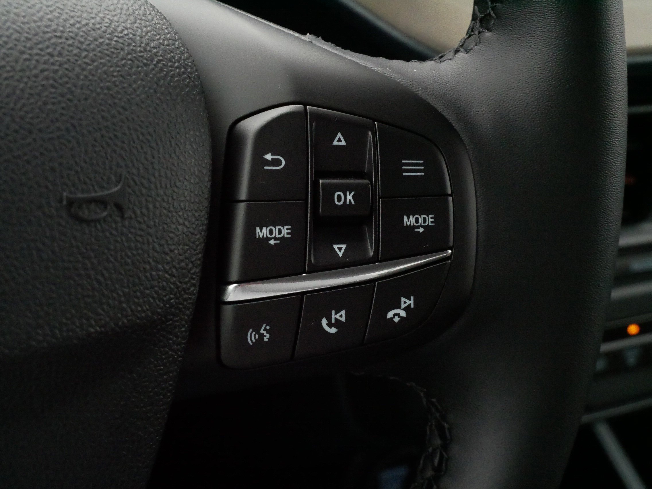 Used 2025 Ford Maverick Lariat w/ 4K Tow Package image 26