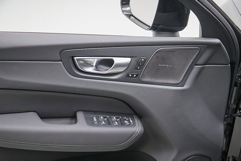 New 2026 Volvo XC60 B5 Ultra w/ Protection Package Premier image 11