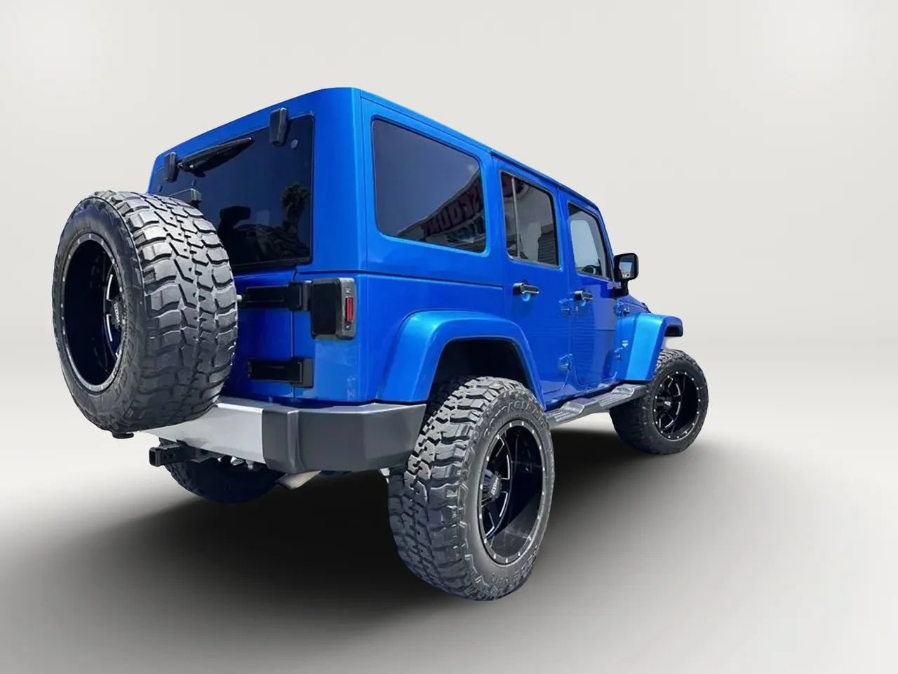 Used 2015 Jeep Wrangler Unlimited Sahara w/ Connectivity Group AWD/4WD image 9