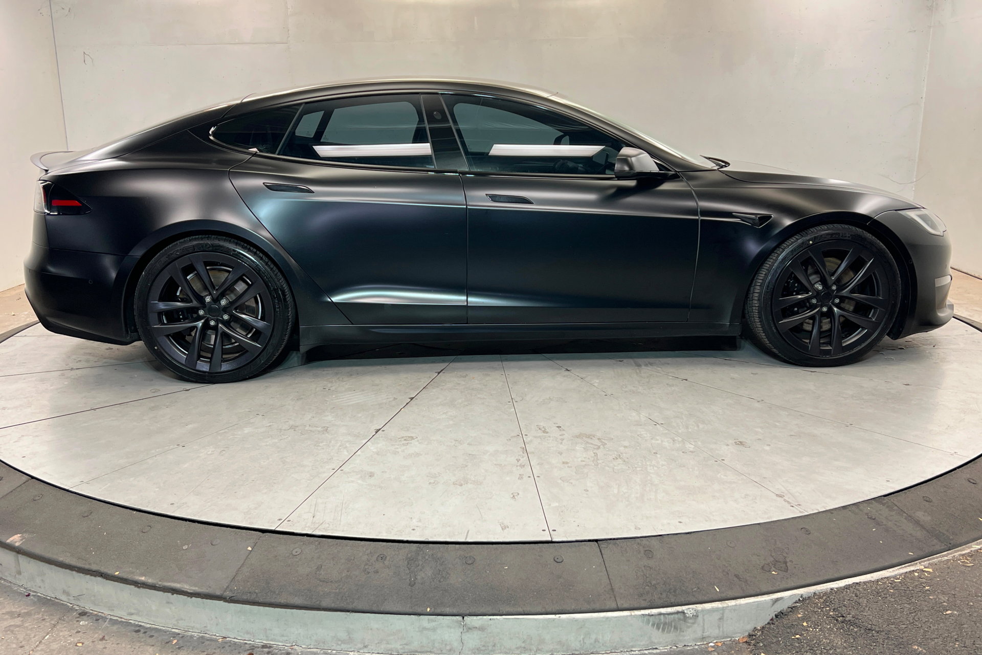 Used 2022 Tesla Model S Plaid AWD/4WD image 6