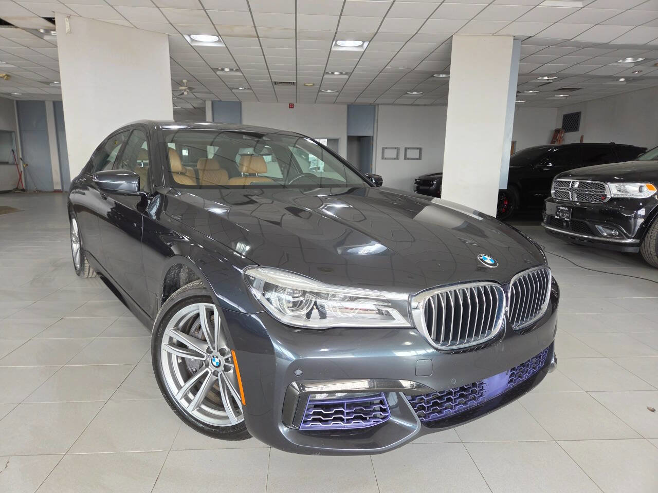 Used 2016 BMW 750i xDrive image 1
