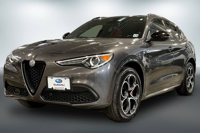 Used 2022 Alfa Romeo Stelvio Veloce image 3