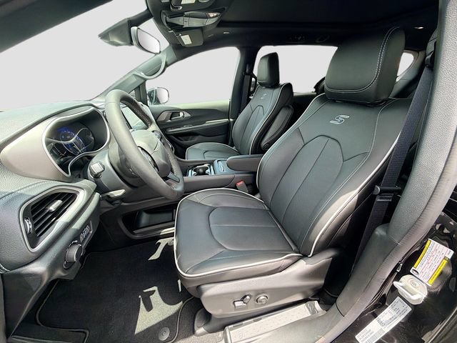 New 2027 Chrysler Pacifica Limited FWD image 21