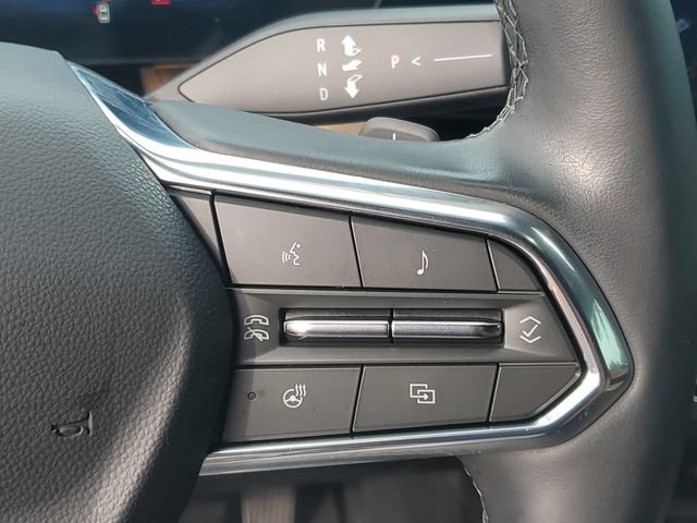 Used 2025 Chevrolet Equinox ACTIV w/ Safety and Technology Package FWD image 23