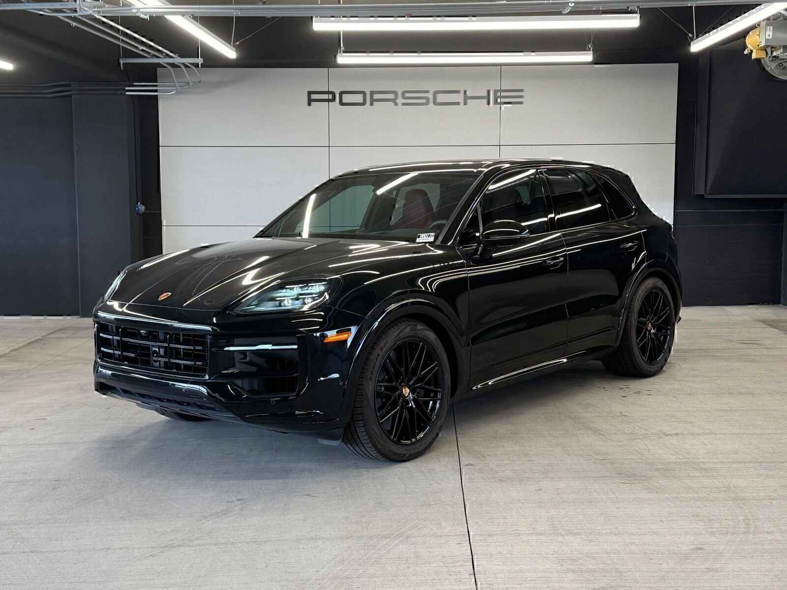 Certified 2025 Porsche Cayenne GTS AWD/4WD image 1