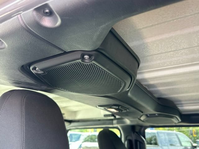 Used 2018 Jeep Wrangler Unlimited Sahara w/ Cold Weather Group AWD/4WD image 30