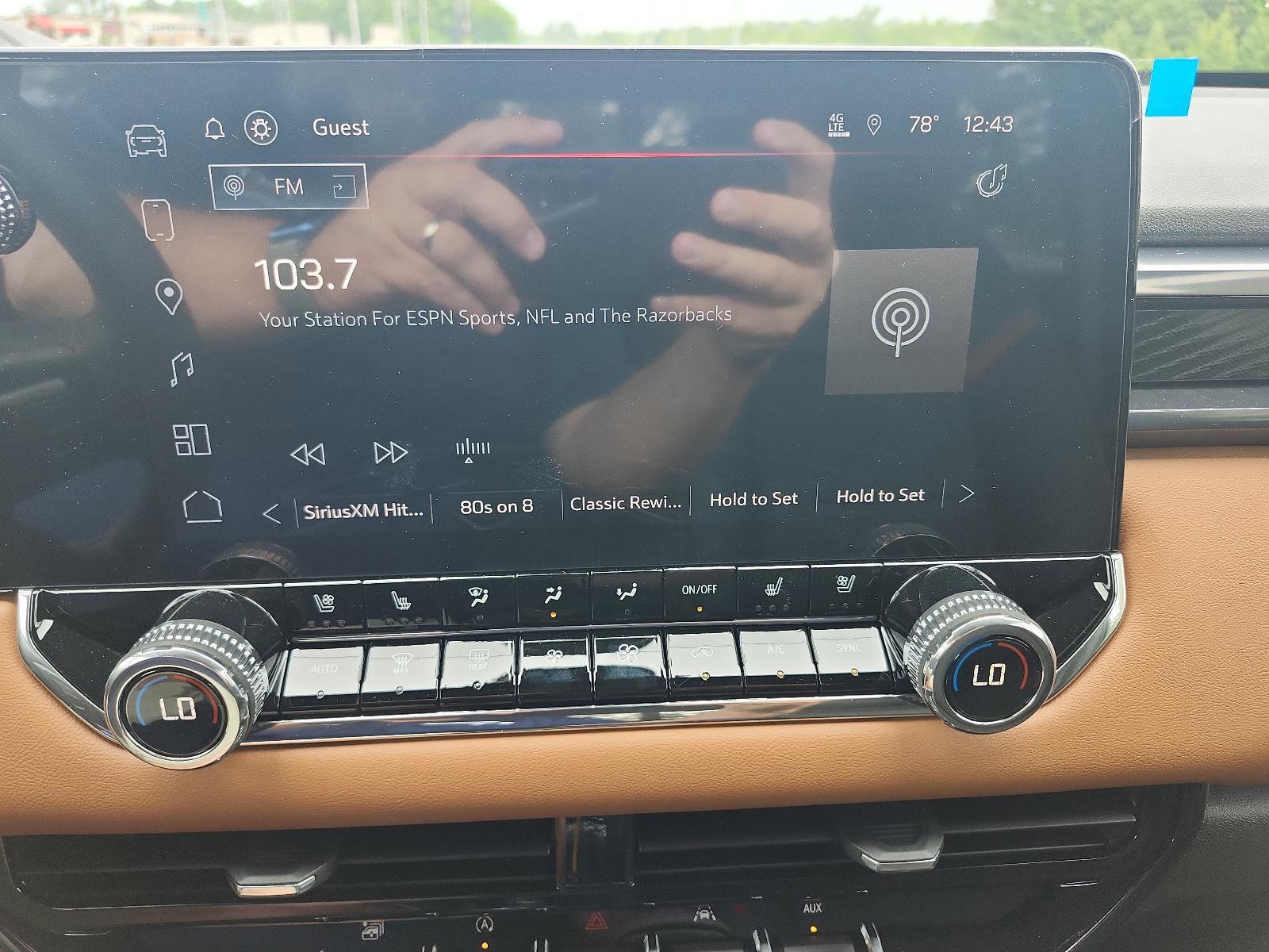 New 2025 GMC Canyon AT4 w/ Nightfall Edition image 10