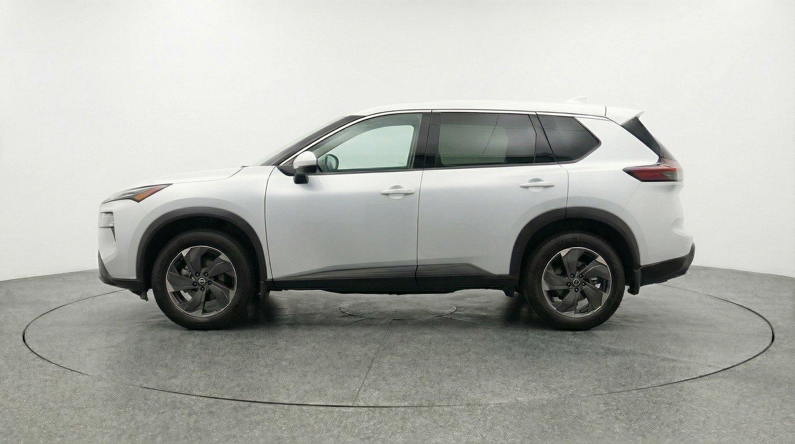 Used 2025 Nissan Rogue SV FWD image 5