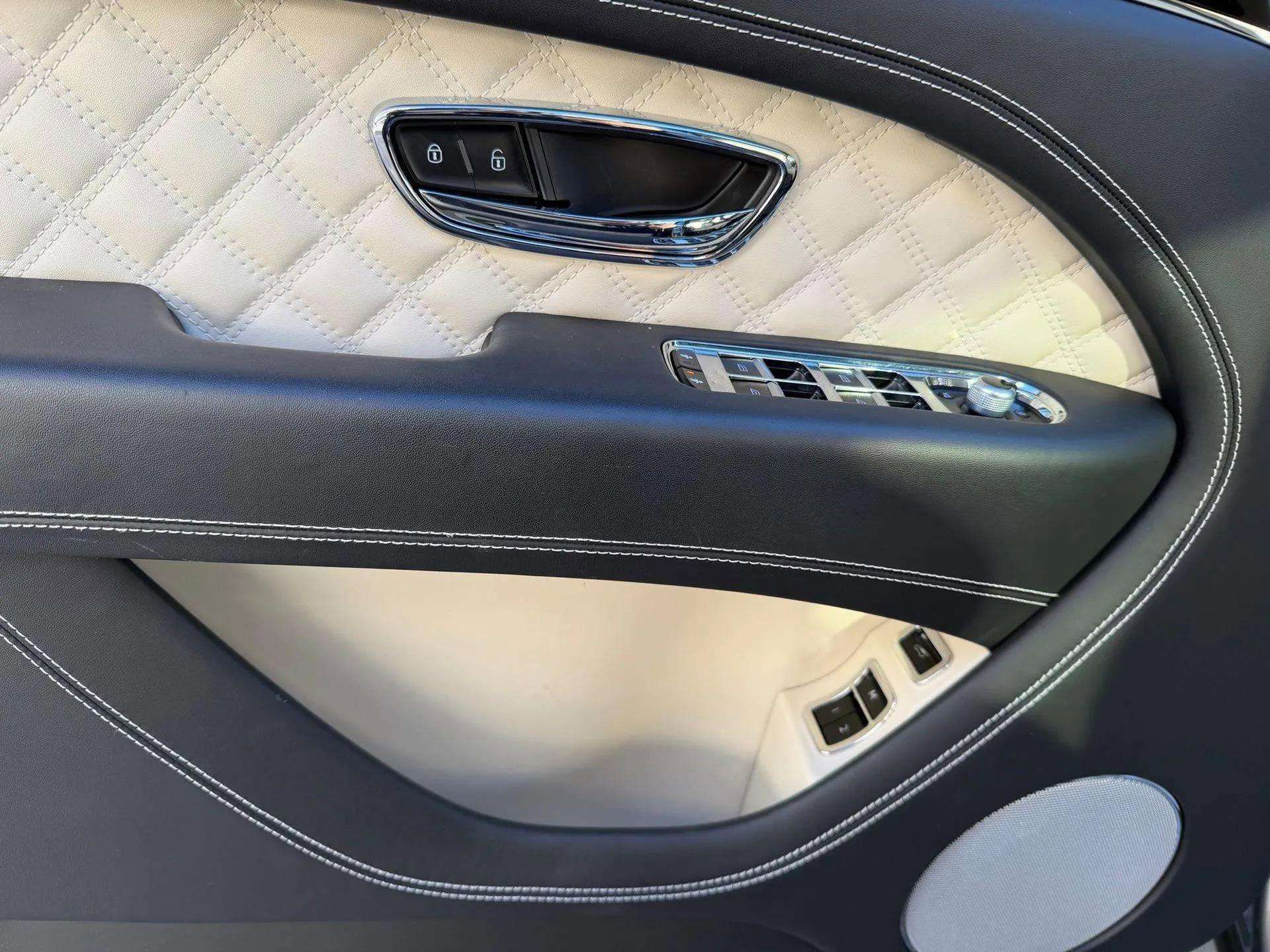 Certified 2022 Bentley Bentayga image 35