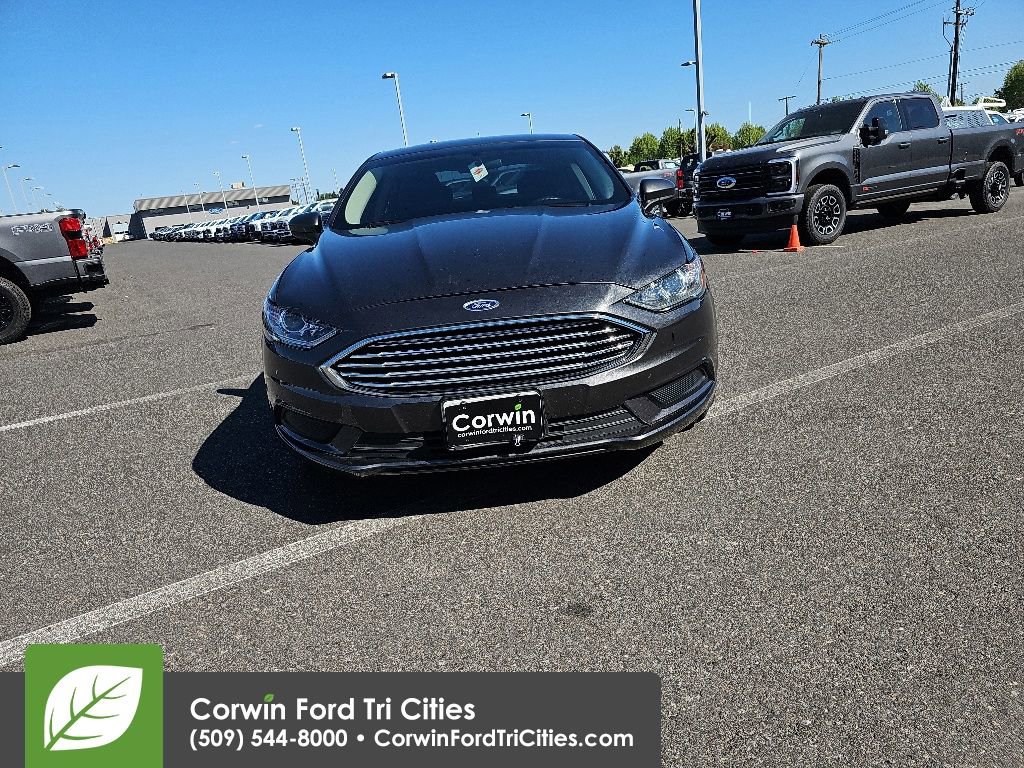 Used 2017 Ford Fusion SE FWD image 10