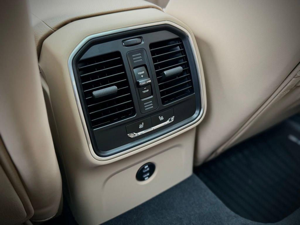 Certified 2025 Porsche Macan image 29