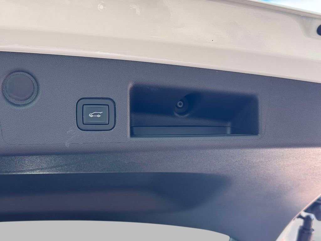Used 2023 Chevrolet Equinox RS FWD image 19