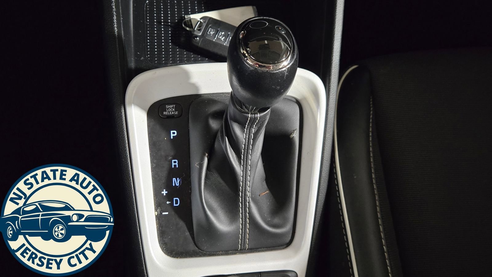 Used 2022 Hyundai Venue Limited FWD image 18