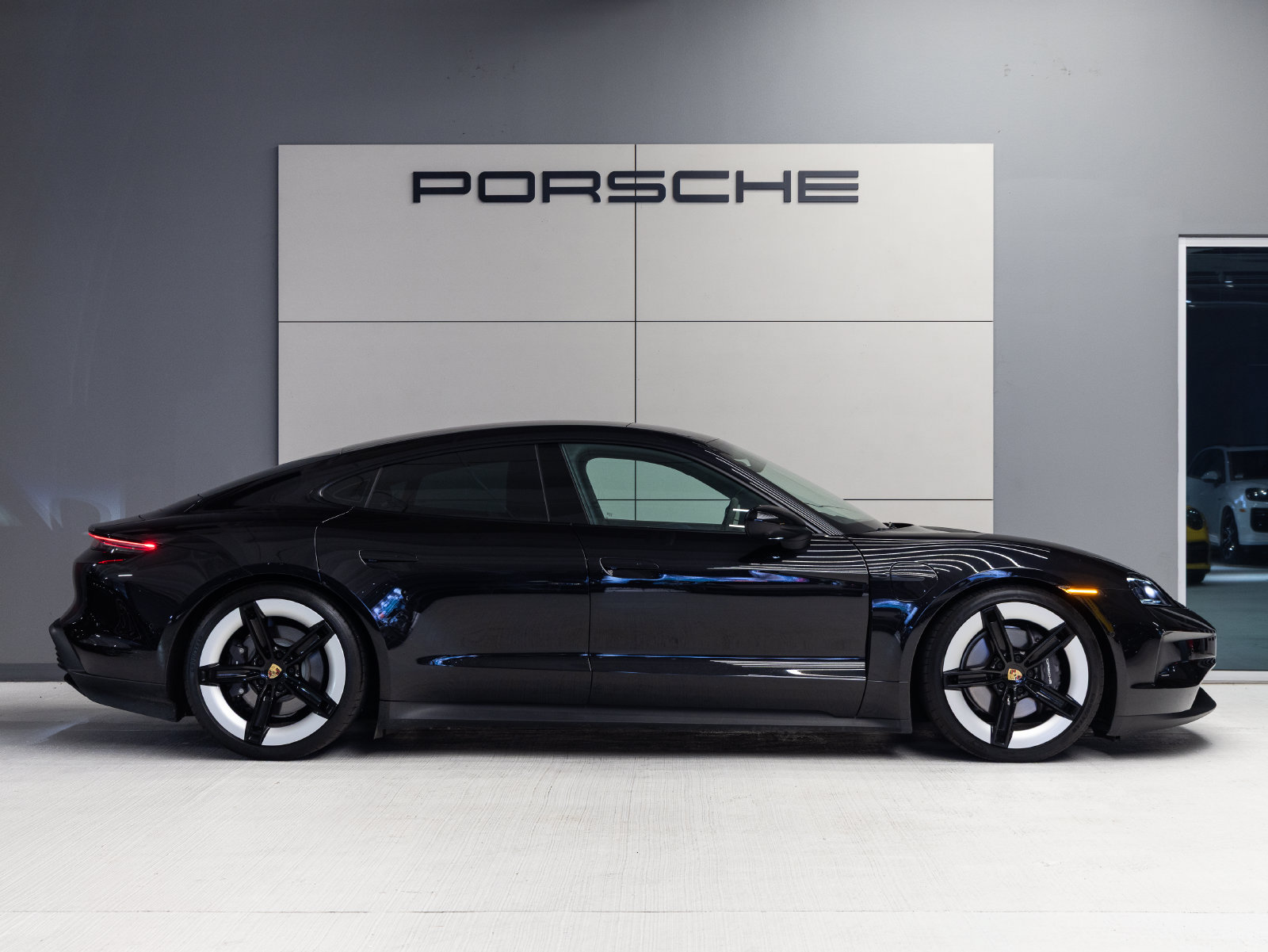Certified 2025 Porsche Taycan AWD/4WD image 8