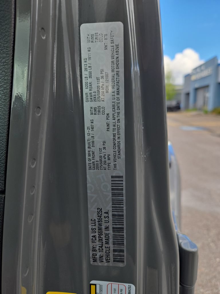 Used 2021 Jeep Wrangler Unlimited Sahara w/ Cold Weather Group AWD/4WD image 30