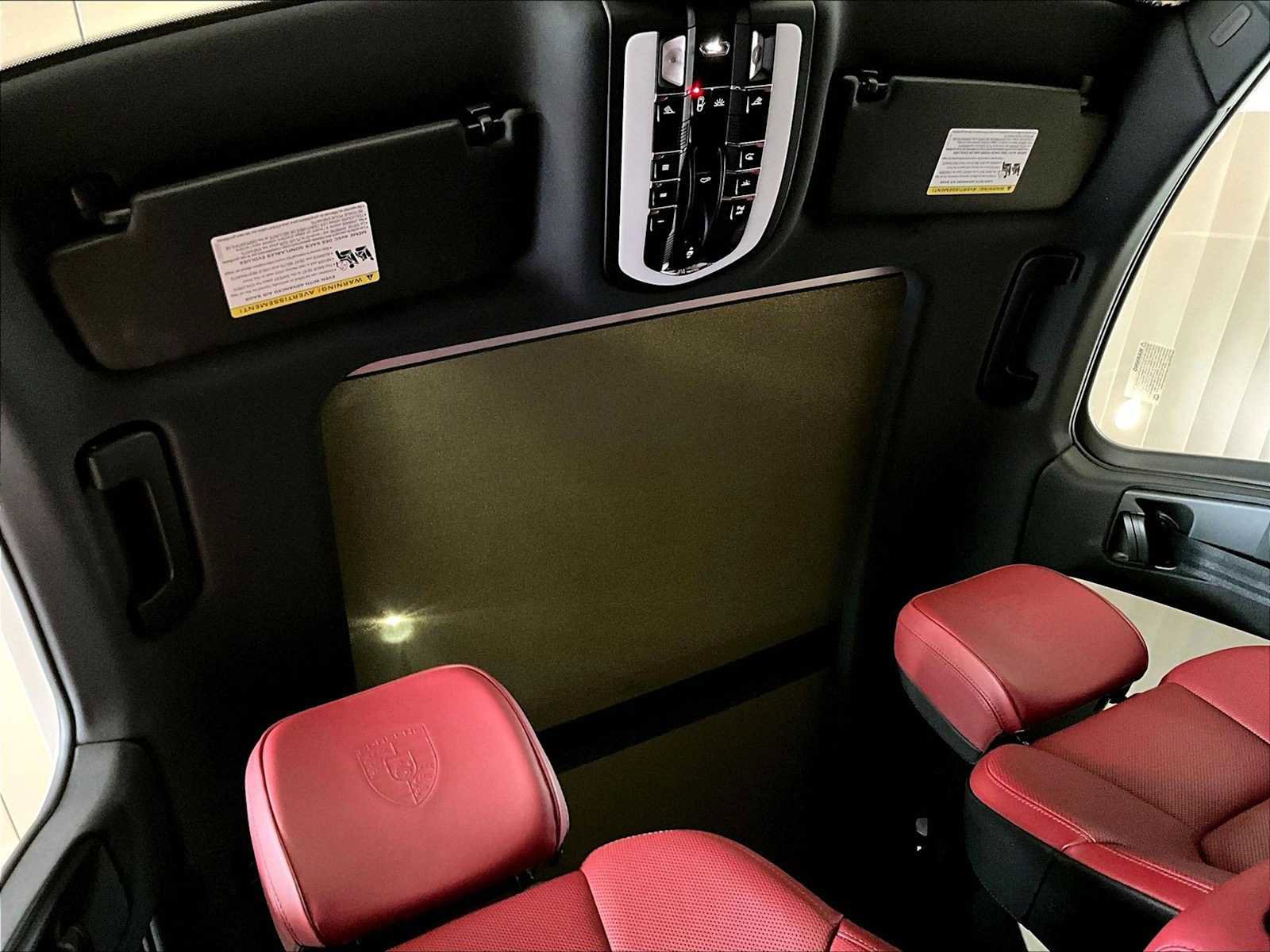 Used 2025 Porsche Macan image 25