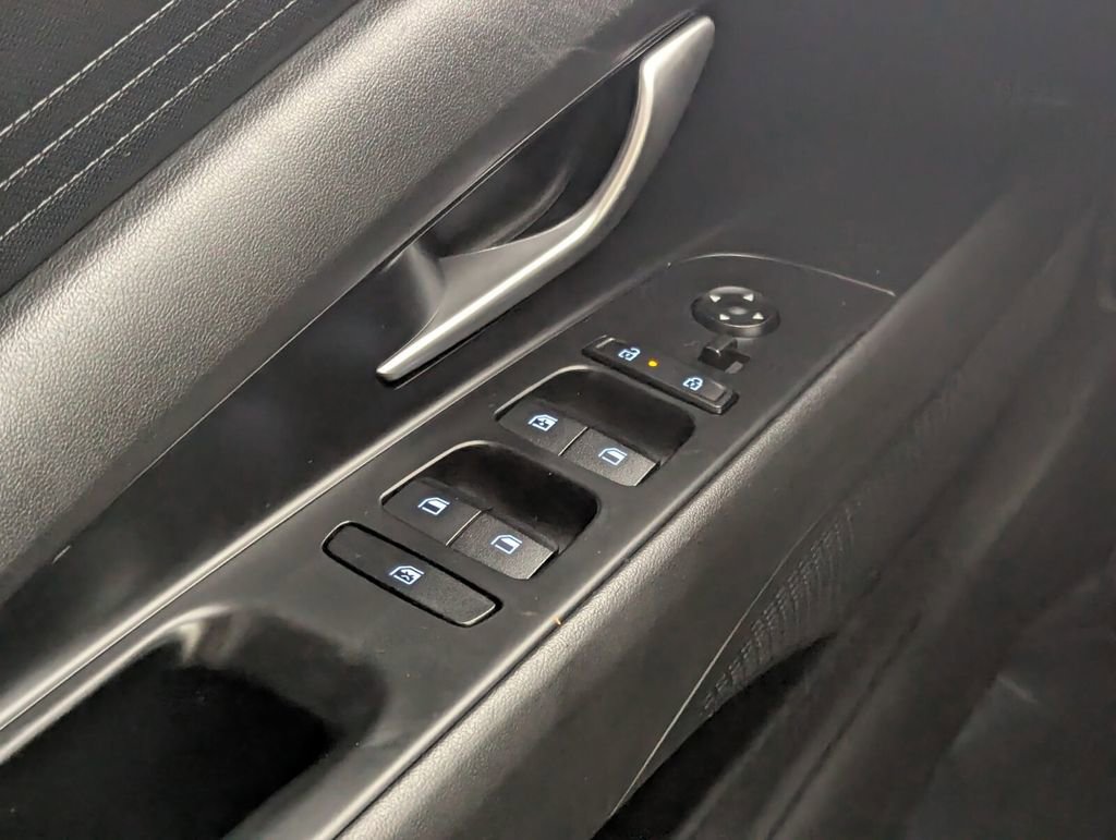 Used 2024 Hyundai Elantra SEL image 17