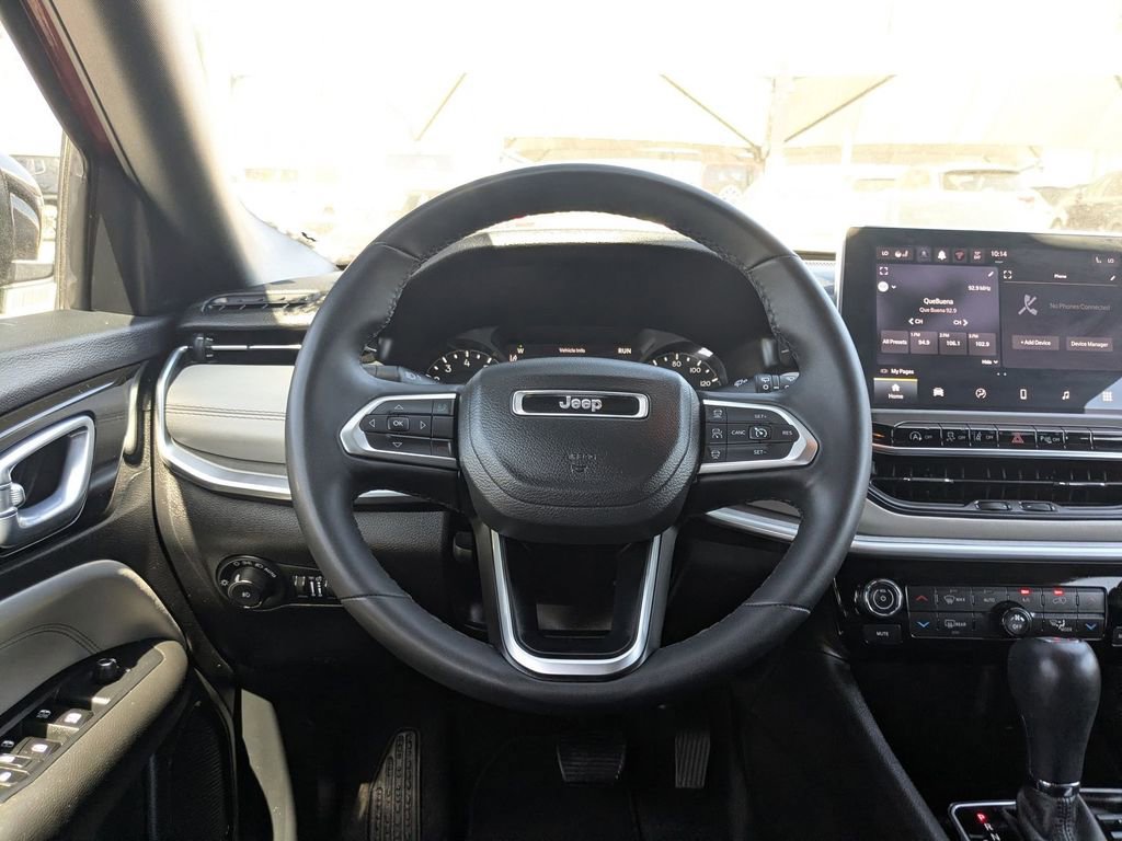 Used 2025 Jeep Compass Limited image 25