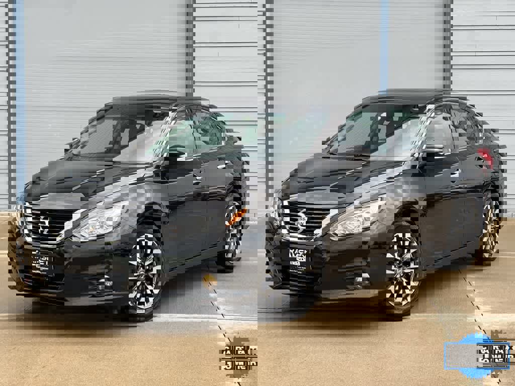 Used 2016 Nissan Altima 2.5 SL w/ Moonroof Package