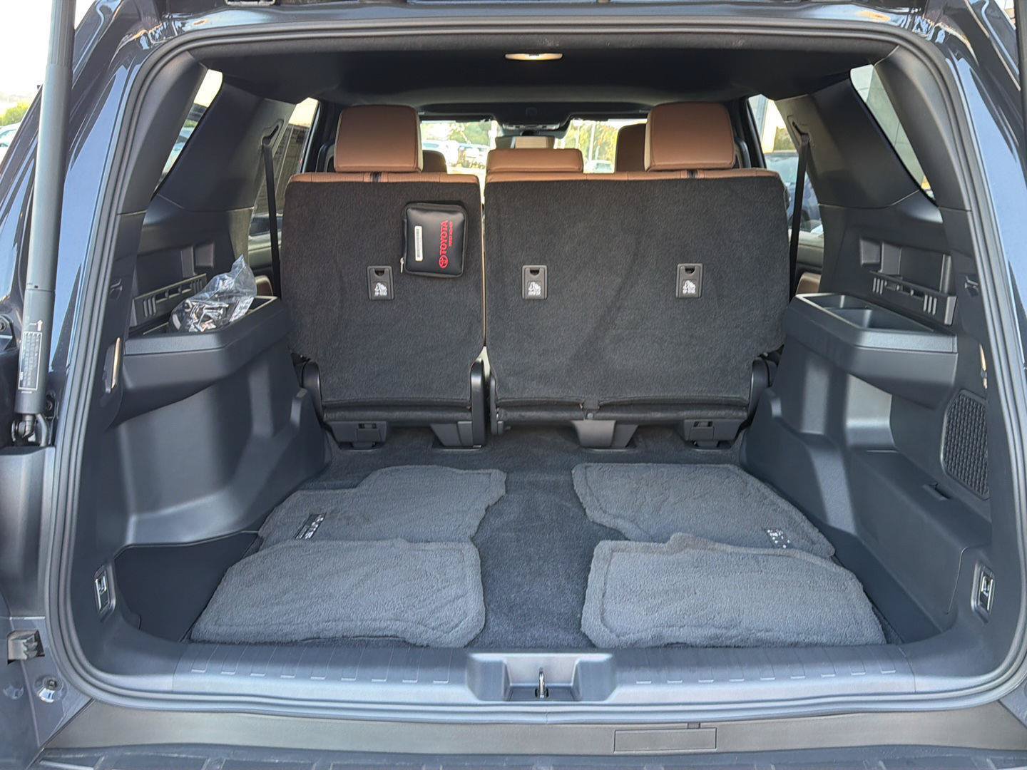 Used 2025 Toyota 4Runner Limited AWD/4WD image 34