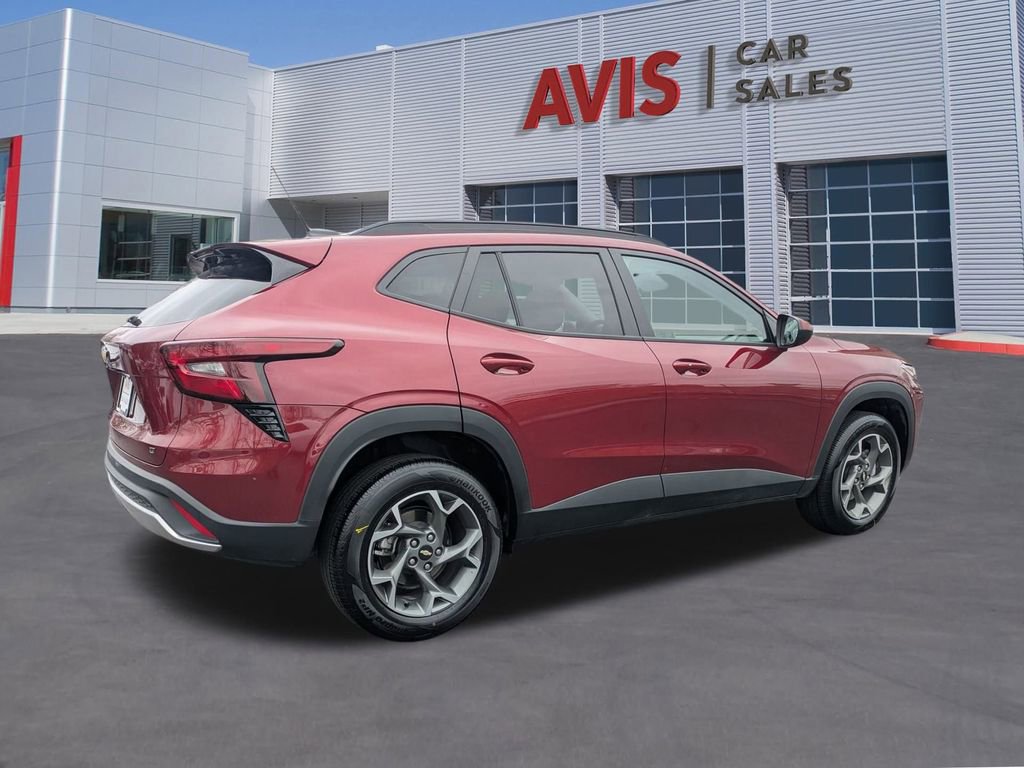 Used 2025 Chevrolet Trax LT w/ LT Convenience Package image 6