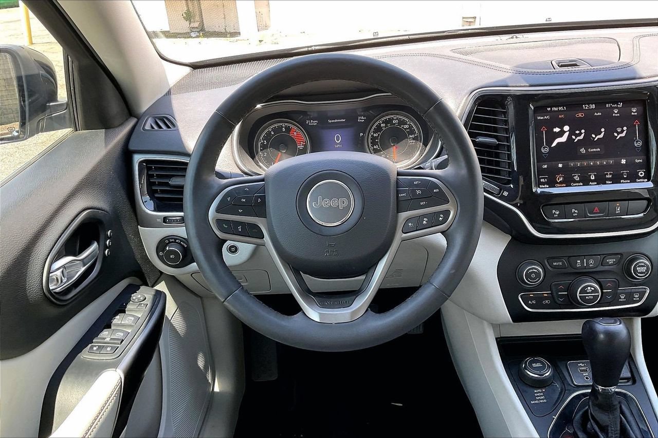 Certified 2022 Jeep Cherokee Limited w/ Elite Package AWD/4WD image 9
