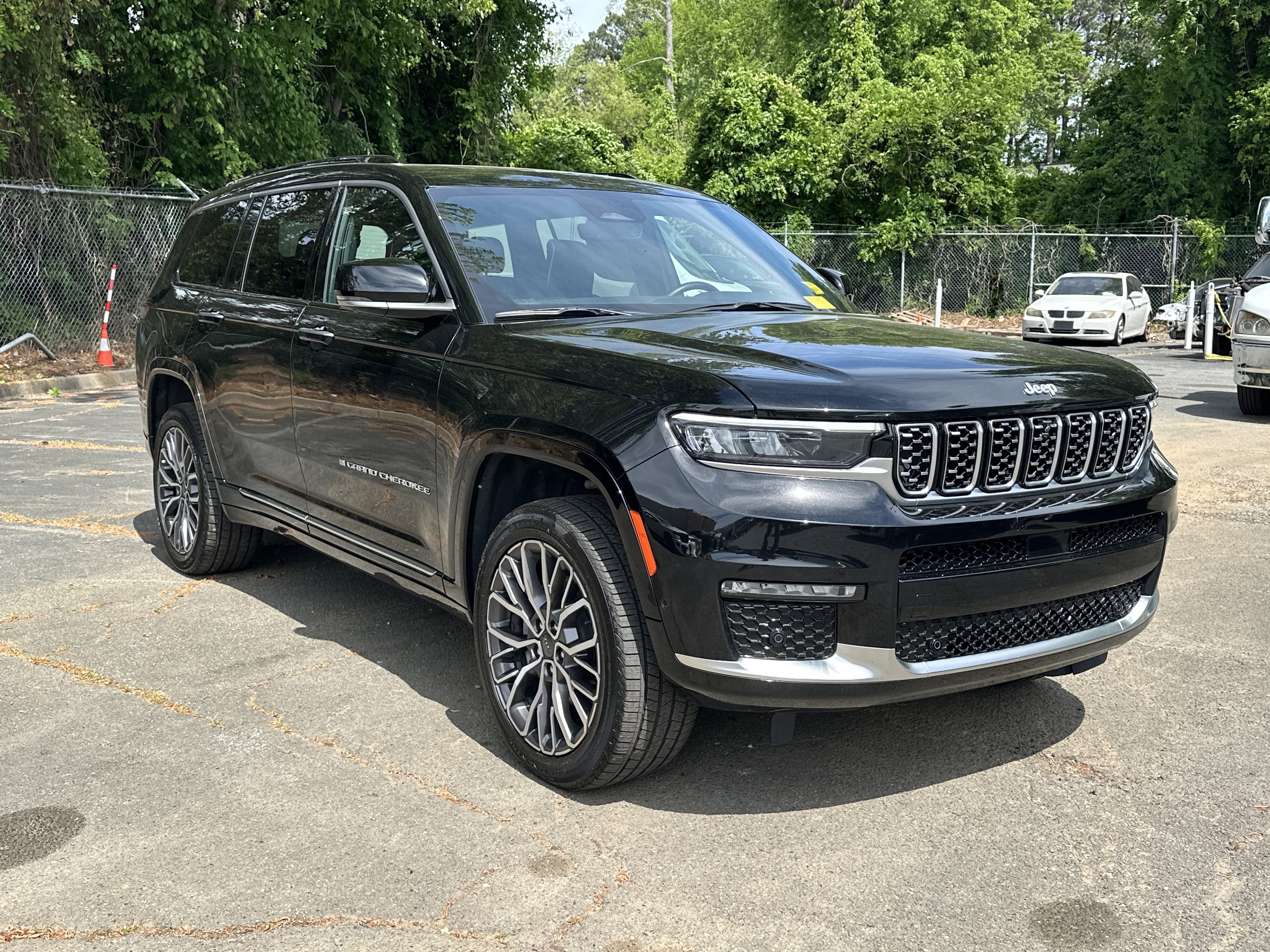 Used 2025 Jeep Grand Cherokee L Summit image 2