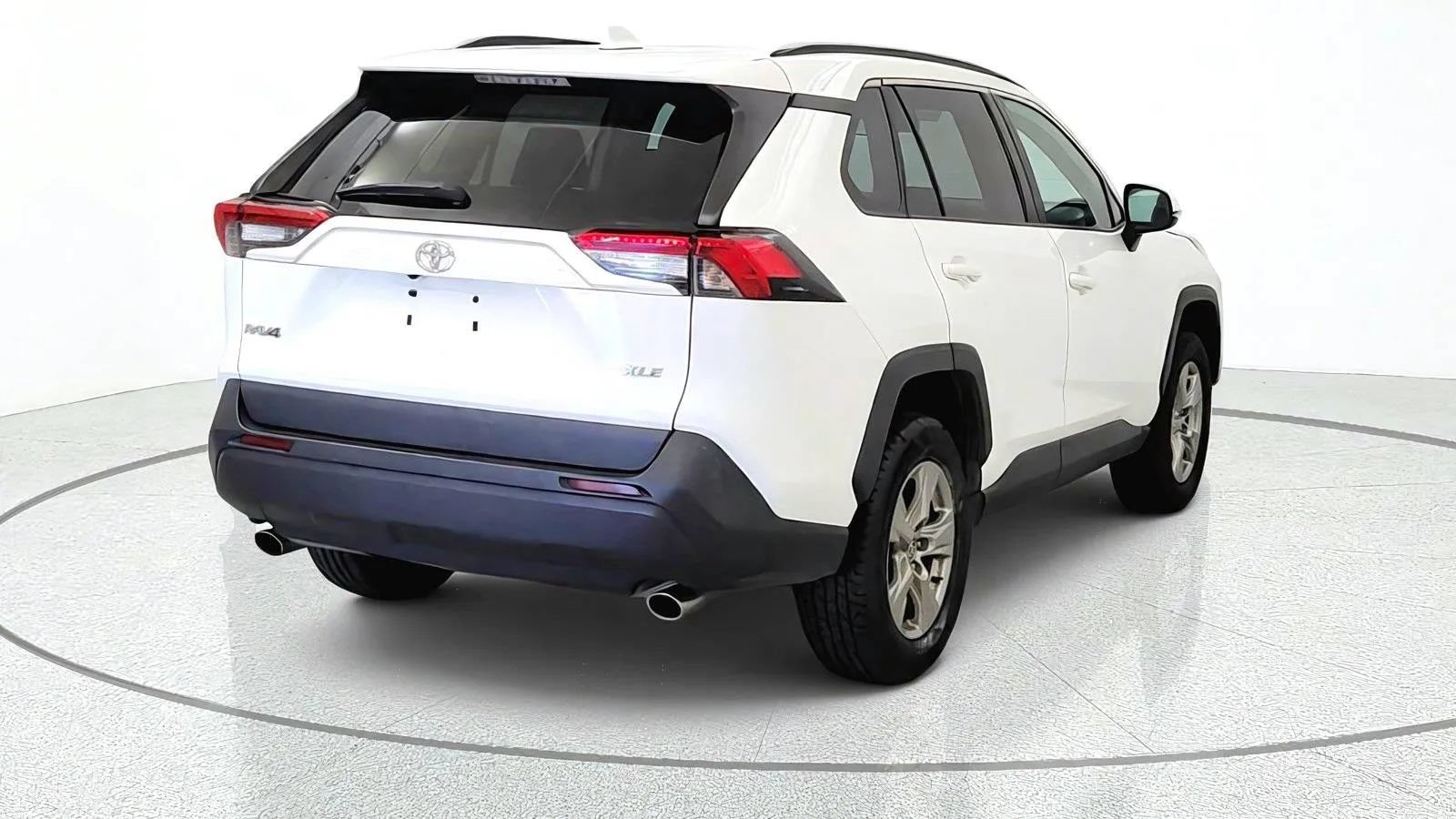 Used 2024 Toyota RAV4 XLE FWD image 8