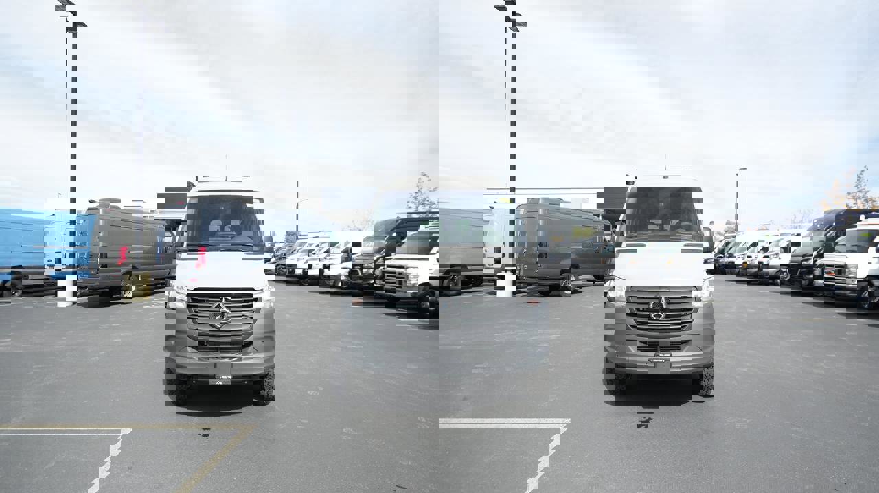 Used 2022 Mercedes-Benz Sprinter 144 Cargo image 2