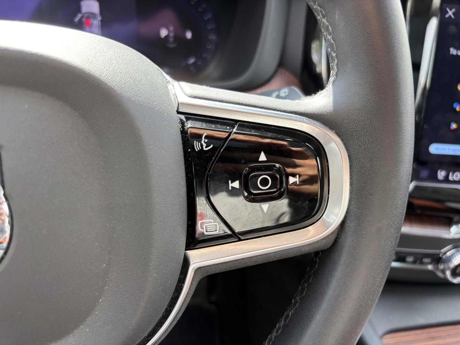 Used 2023 Volvo XC60 B5 Plus w/ Climate Package image 18