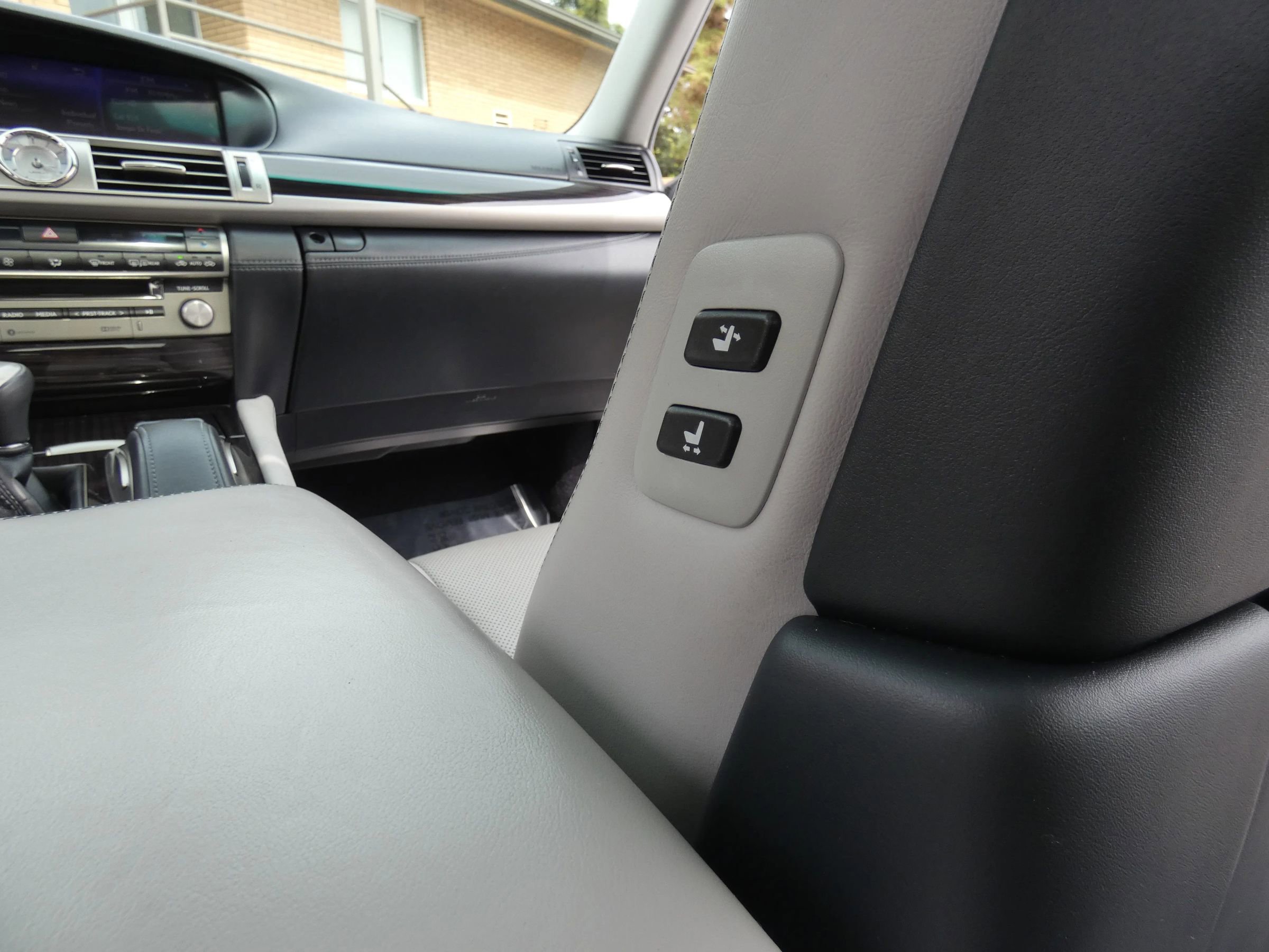 Used 2016 Lexus LS 460 w/ Comfort Package image 56