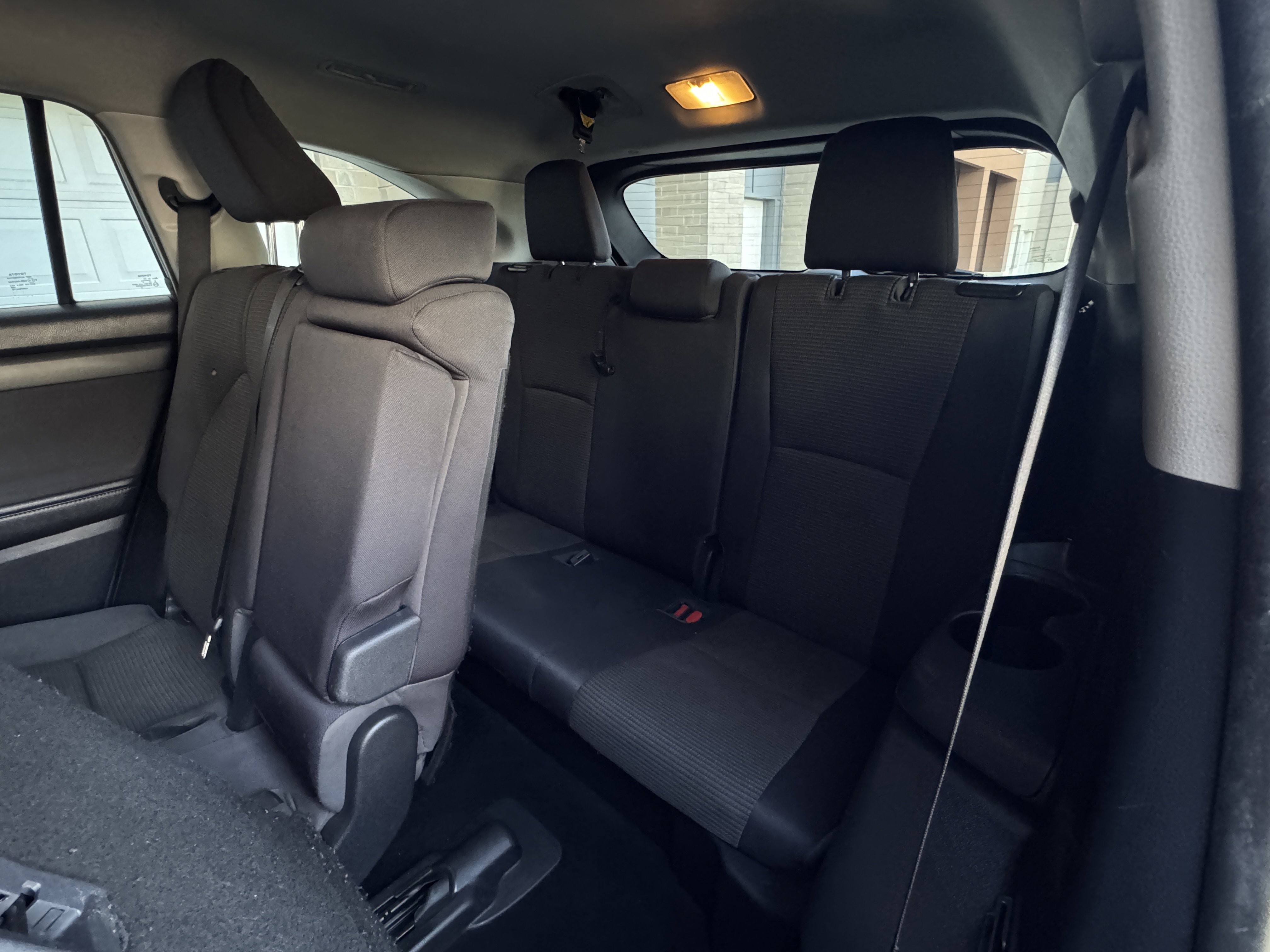 Used 2020 Toyota Highlander L image 25