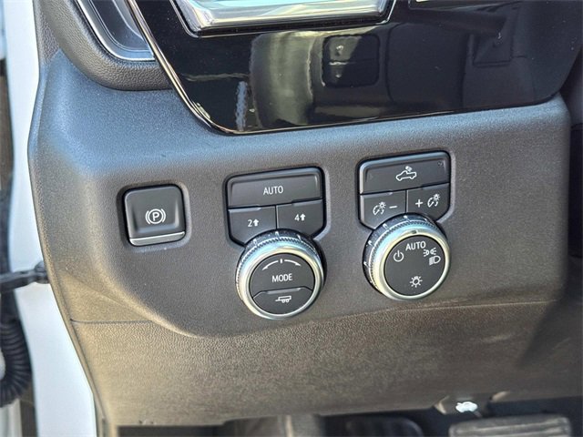 Used 2025 GMC Sierra 1500 SLE image 28