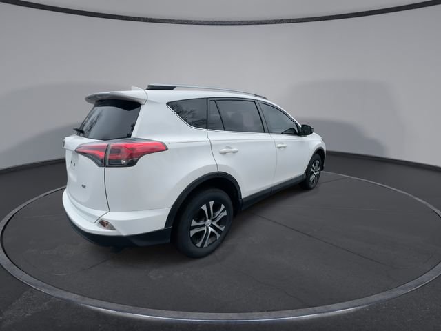Used 2018 Toyota RAV4 LE image 15