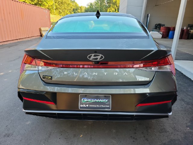 Used 2025 Hyundai Elantra Limited FWD image 6