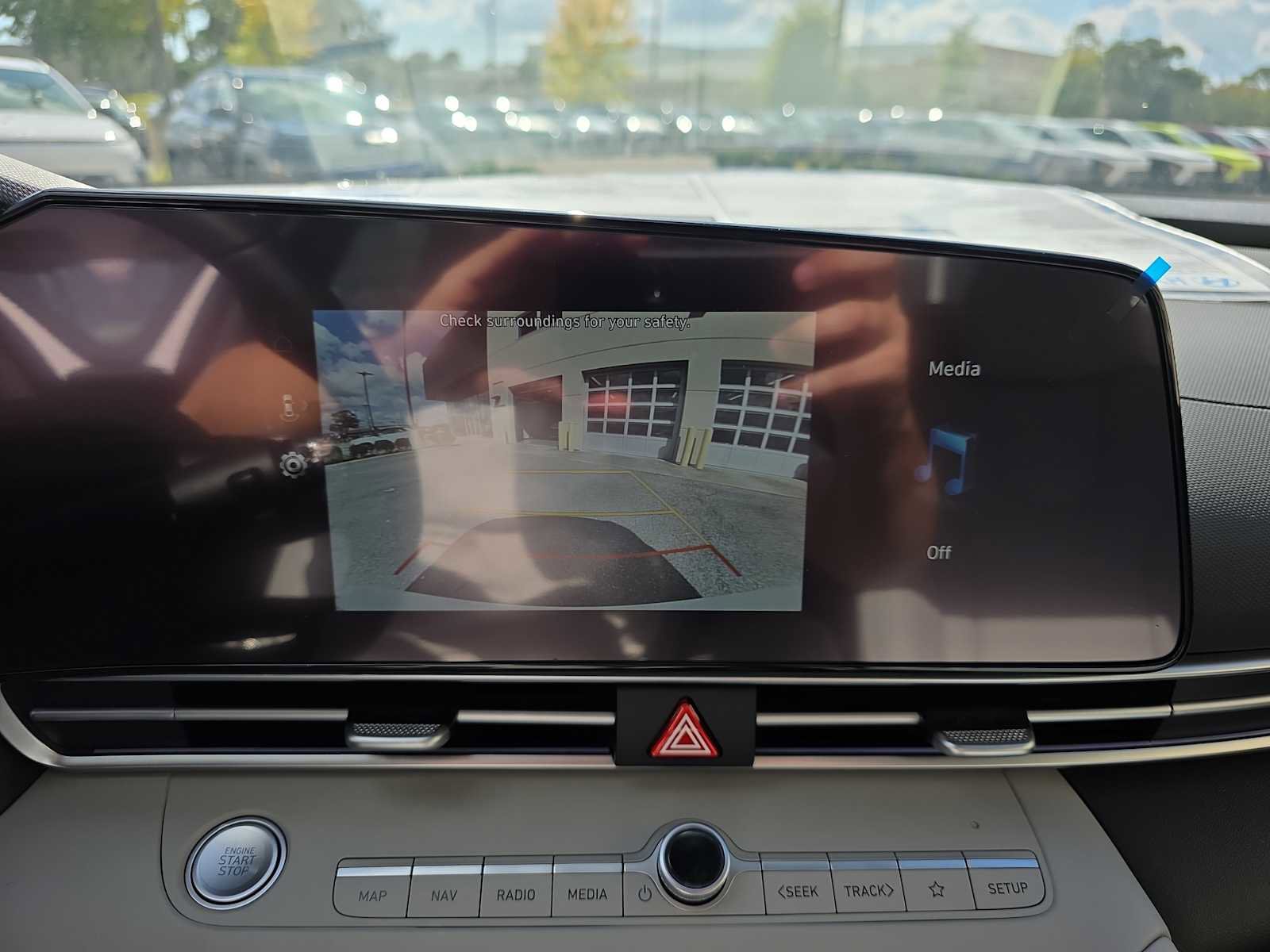 New 2025 Hyundai Elantra Limited image 12