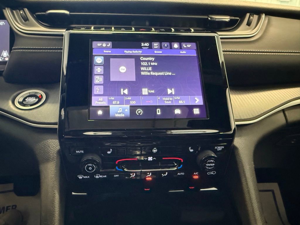 Used 2024 Jeep Grand Cherokee L Altitude AWD/4WD image 31