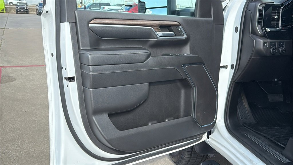 Used 2024 Chevrolet Silverado 2500 LT image 9