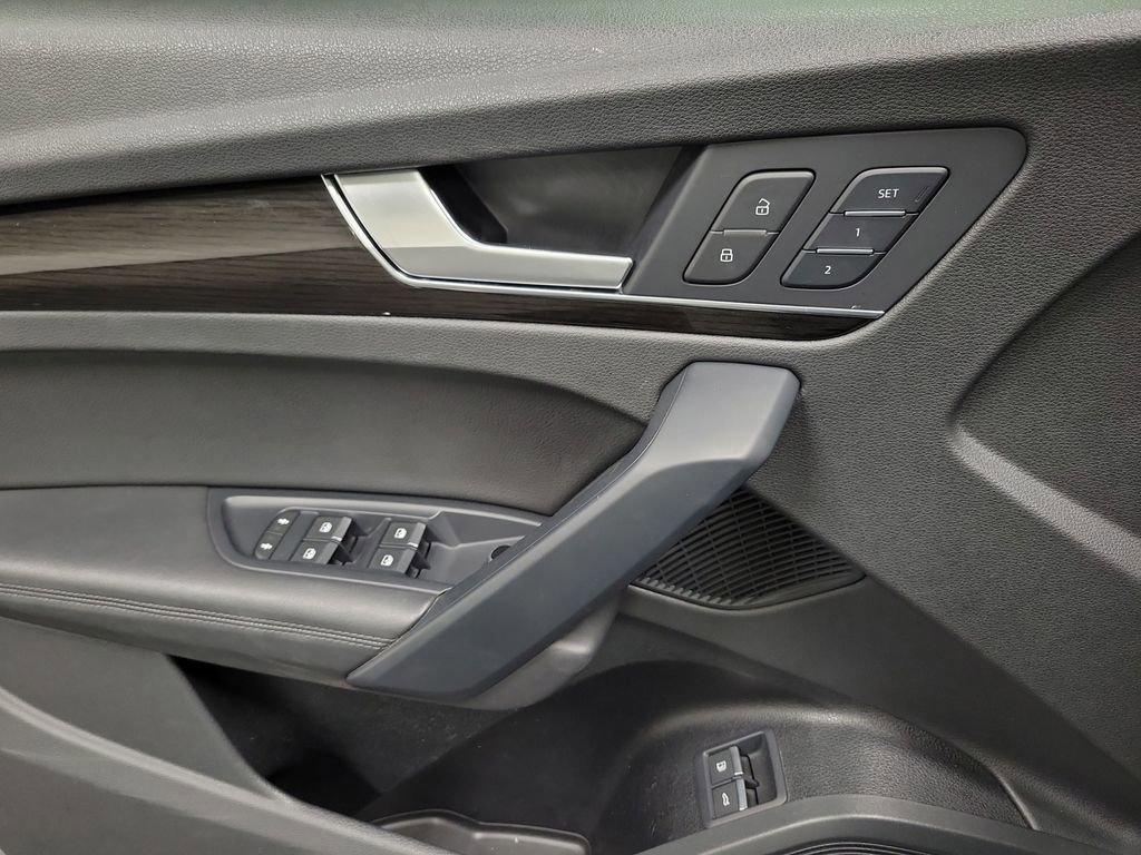 Used 2020 Audi Q5 e Premium Plus w/ Premium Plus Package image 21