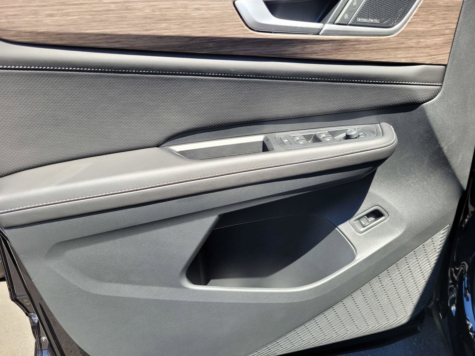 New 2025 Volkswagen Atlas SEL Premium R-Line image 17