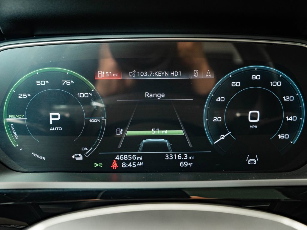 Used 2022 Audi e-tron Premium w/ Convenience Plus Package AWD/4WD image 33
