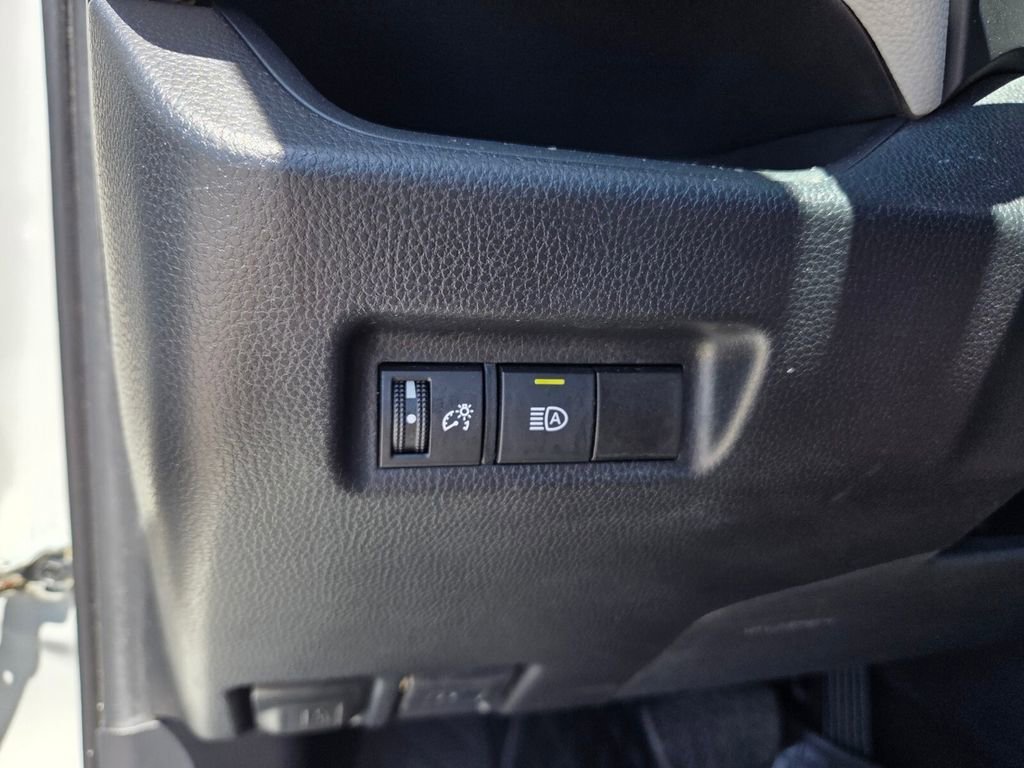 Used 2021 Toyota RAV4 XLE FWD image 22